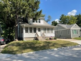 302 Melrose Ct, Unit 1 in Iowa City, IA - Building Photo
