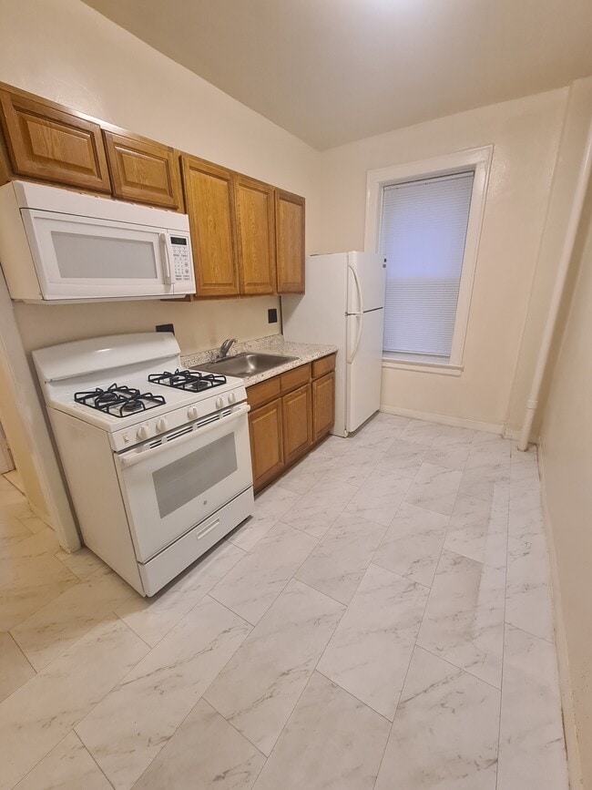 46 Kelly Pky, Unit 205