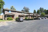 Primary Photo - The Esplanade Townhouses & Apartamentos in Sacramento, California