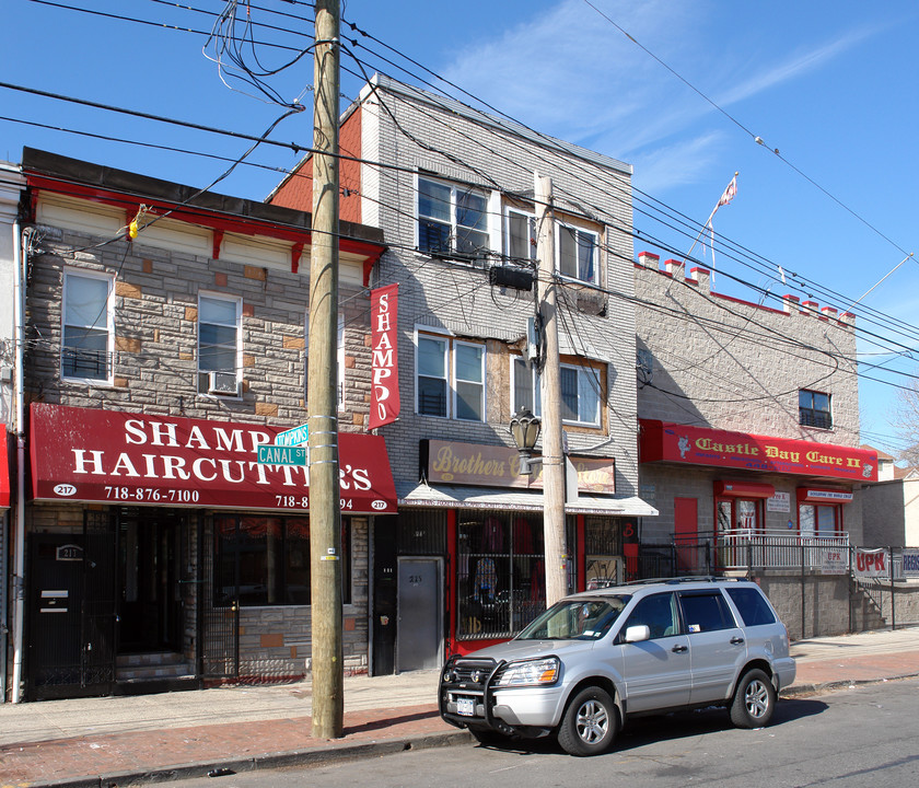 215 Canal St in Staten Island, NY - Building Photo