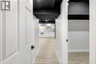 1094 Lincoln Rd in Windsor, ON - Building Photo - Building Photo