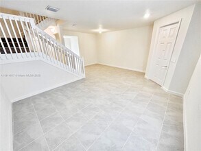 11423 West 33rd Ct in Hialeah, FL - Building Photo - Building Photo