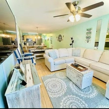 1509 N Waccamaw Dr in Murrells Inlet, SC - Foto de edificio - Building Photo