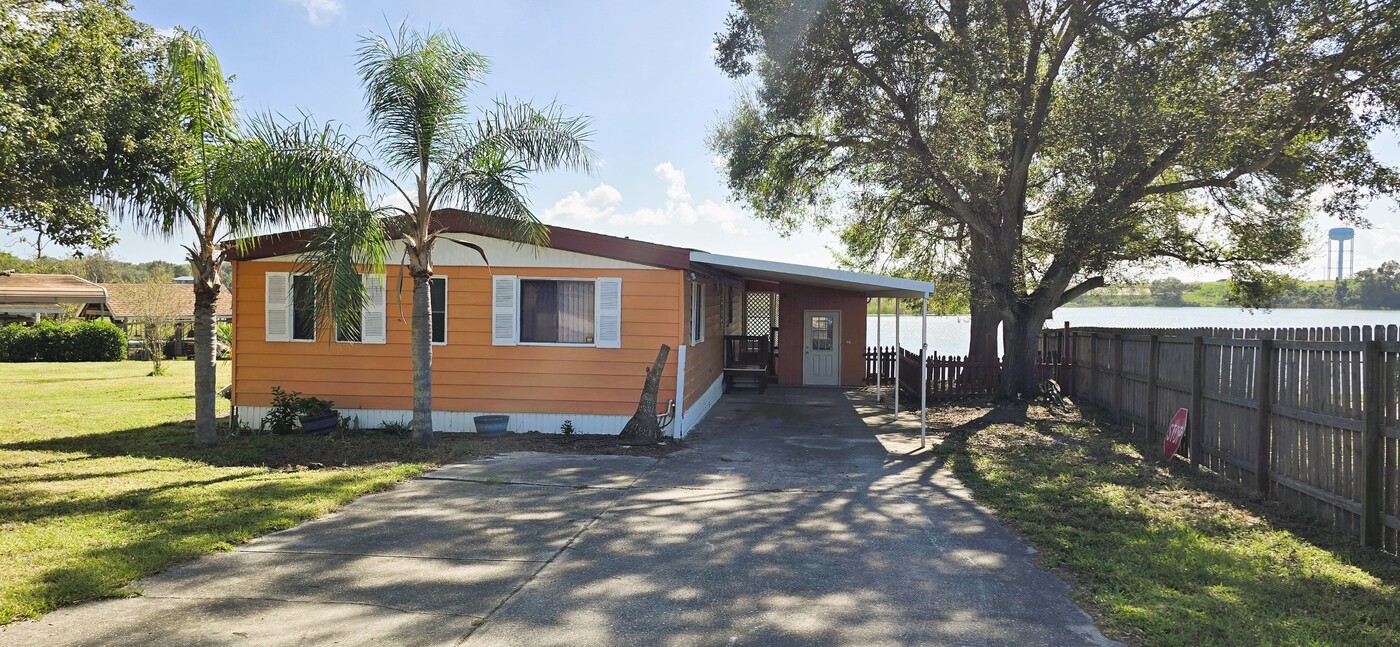 1025 Carver St in Lake Wales, FL - Building Photo