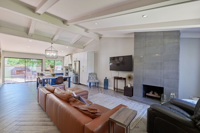 5750 N Scottsdale Rd in Paradise Valley, AZ - Building Photo - Building Photo