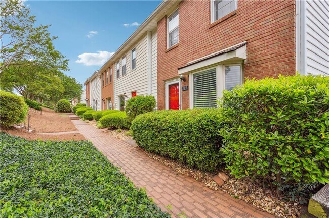 102 Holcomb Ferry Rd in Roswell, GA - Building Photo - Building Photo