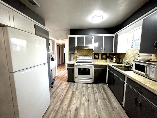 1502 Ridge Ave in Daytona Beach, FL - Building Photo - Building Photo