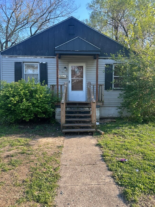 property at 5538 Avon Pl