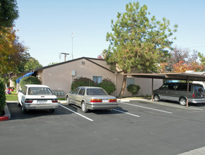 Sierra Gardens Apartments in Fresno, CA - Building Photo - Building Photo