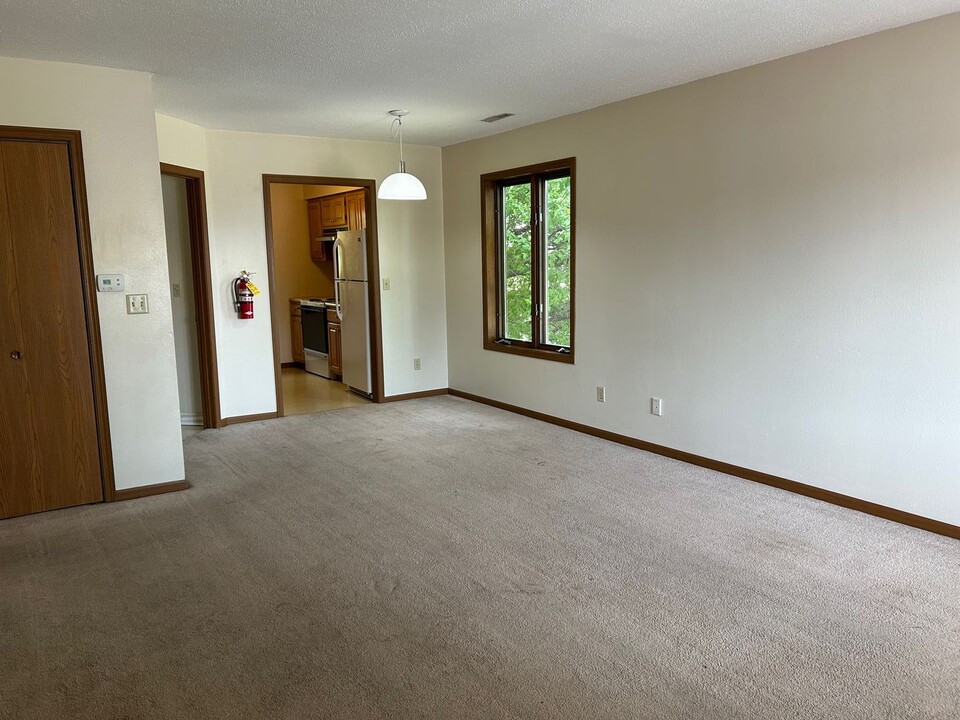 1309 E Ave NE-Unit -#103 in Cedar Rapids, IA - Building Photo