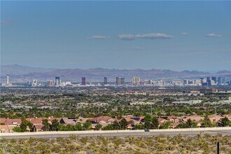 1420 Song Lark Ln in Las Vegas, NV - Building Photo - Building Photo
