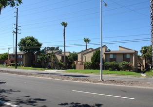 Pacific Point Apartments in Oxnard, CA - Building Photo - Building Photo