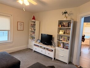 65 W Windsor Pkwy in Oceanside, NY - Building Photo - Building Photo