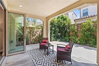 206 Phoebe in Irvine, CA - Building Photo - Building Photo
