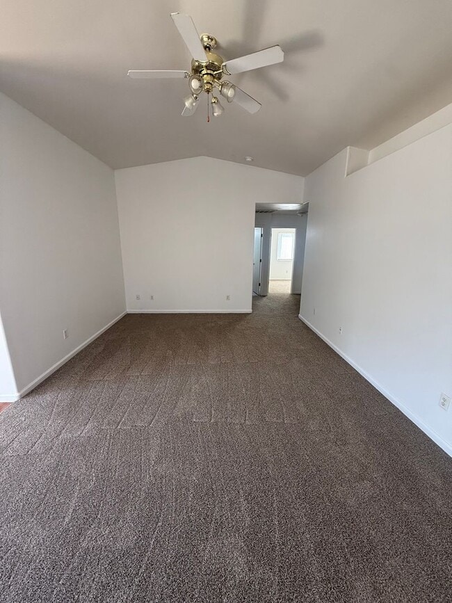 3452 Crescent Meadow Dr in Bakersfield, CA - Building Photo - Building Photo