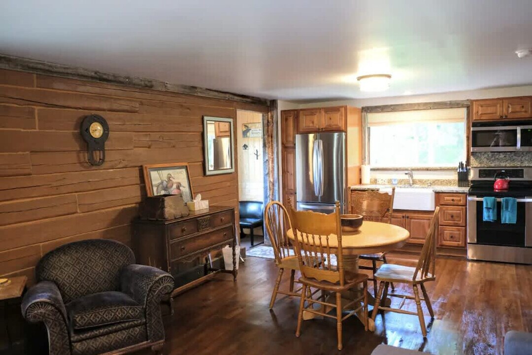 5415 W 3000 S in Driggs, ID - Foto de edificio