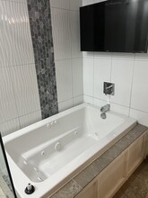 390 17th St NW, Unit Condo in Atlanta, GA - Building Photo - Building Photo