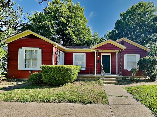 property at 201 W Avenue G