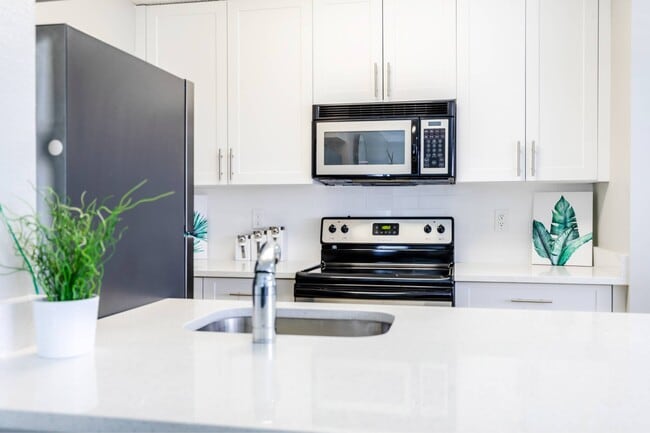 Palm Court at Wellington Apartments in Wellington, FL - Foto de edificio - Building Photo