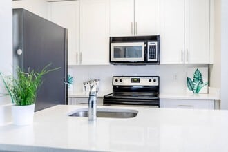 Palm Court at Wellington Apartments in Wellington, FL - Building Photo - Building Photo