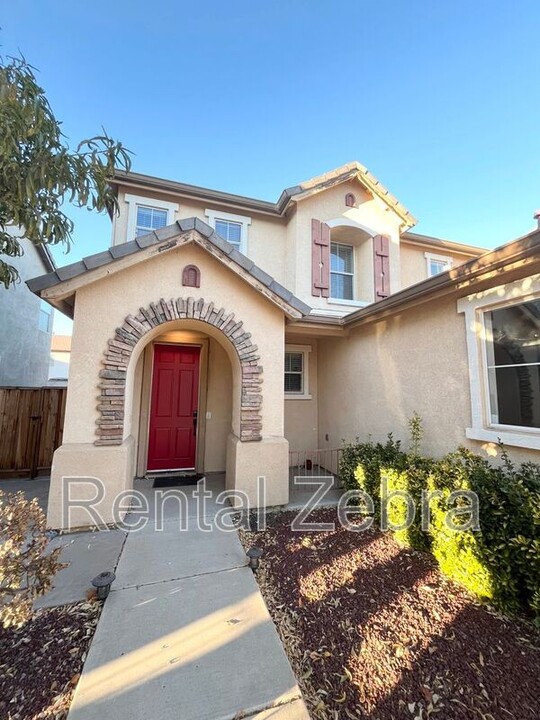 2383 Clemente Ln in Tracy, CA - Building Photo