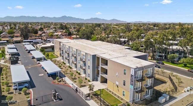 6025 W Thomas Rd, Unit 2 in Phoenix, AZ - Building Photo - Building Photo
