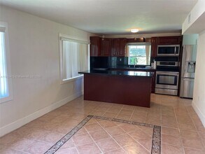 2255 SW 26th St in Miami, FL - Building Photo - Building Photo
