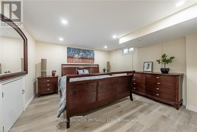 9 The Pinery in St Catharines, ON - Building Photo - Building Photo