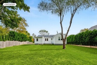 26 Meadowlark Ln in Sag Harbor, NY - Building Photo - Building Photo