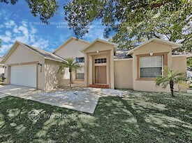 106 Quiet Oak Ct in Davenport, FL - Building Photo