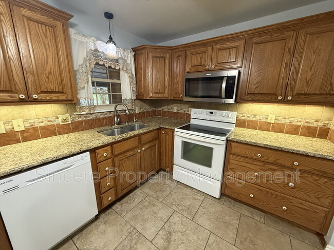 2321 N Peniel Ave in Bethany, OK - Foto de edificio - Building Photo