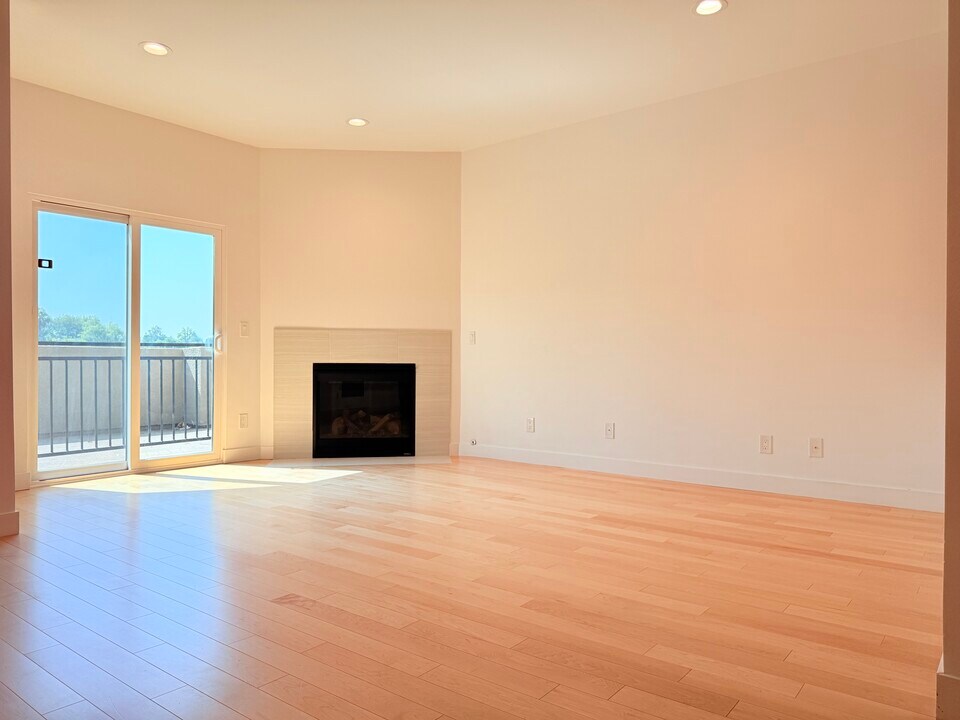 1878 N Alvarado St in Los Angeles, CA - Building Photo