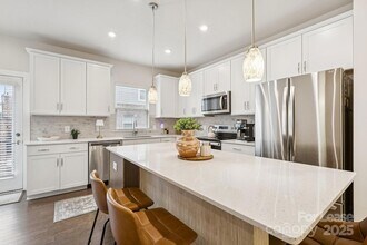 12106 Brooklyn Ave in Charlotte, NC - Foto de edificio - Building Photo