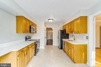 2131 Kings Mill Ct in Falls Church, VA - Building Photo - Building Photo