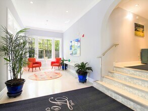 334 Euclid Ave, Unit 1-201 in Miami Beach, FL - Building Photo - Building Photo