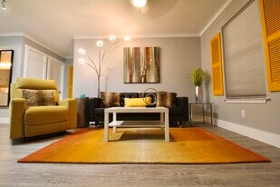 Metro Flats in Decatur, AL - Building Photo