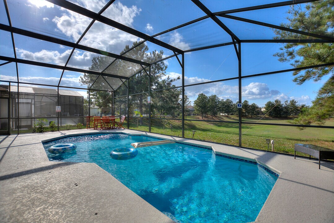 1317 Pine Ridge Dr in Davenport, FL - Building Photo