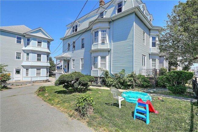 227 Whipple St in Fall River, MA - Building Photo - Building Photo