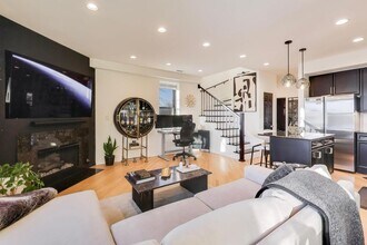 2869 W Palmer St in Chicago, IL - Building Photo - Building Photo