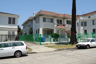 2833 Leeward Ave in Los Angeles, CA - Building Photo - Building Photo