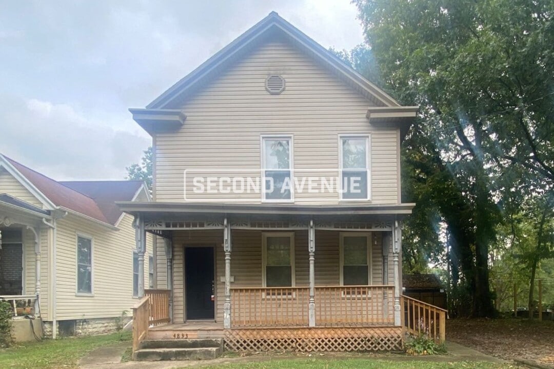 4833 Greenwood Terrace in Cincinnati, OH - Building Photo