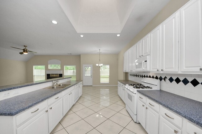 10214 White Oak Trail Ln