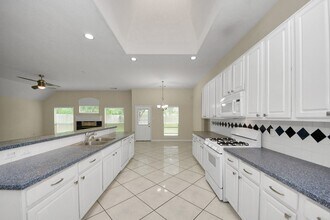 10214 White Oak Trail Ln in Houston, TX - Building Photo - Building Photo
