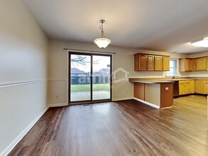 6872 Sun Ridge Dr in Waynesville, OH - Building Photo - Building Photo