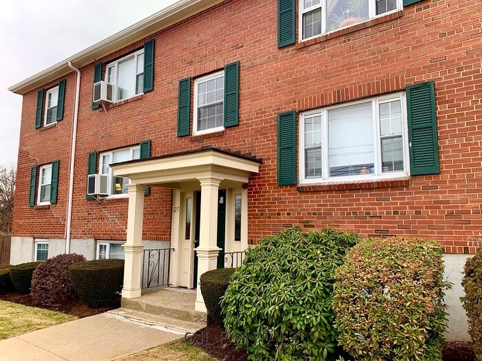 27 Heath Rd in Arlington, MA - Building Photo
