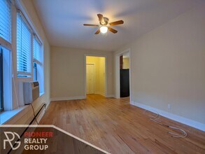 3732 N Pine Grove Ave, Unit 3722-3E in Chicago, IL - Foto de edificio - Building Photo