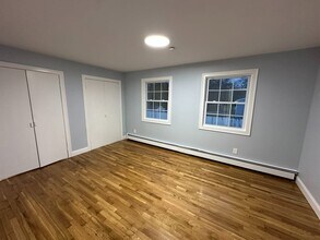 202 Crystal Brook Hollow Rd in Port Jefferson Station, NY - Foto de edificio - Building Photo