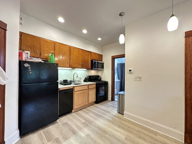 2821 W Shakespeare Ave in Chicago, IL - Building Photo - Building Photo