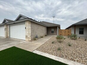 7006 40th St in Lubbock, TX - Building Photo - Building Photo