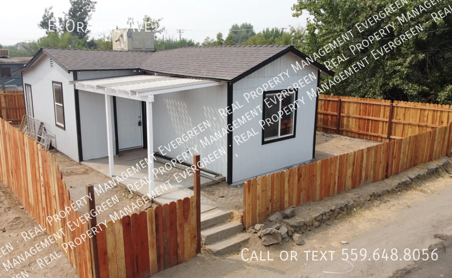 843 E Orange Ave in Porterville, CA - Building Photo